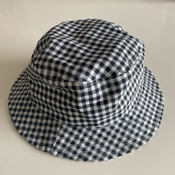 UO WHITE AND BLACK BUCKET HAT - Picture 1 of 3